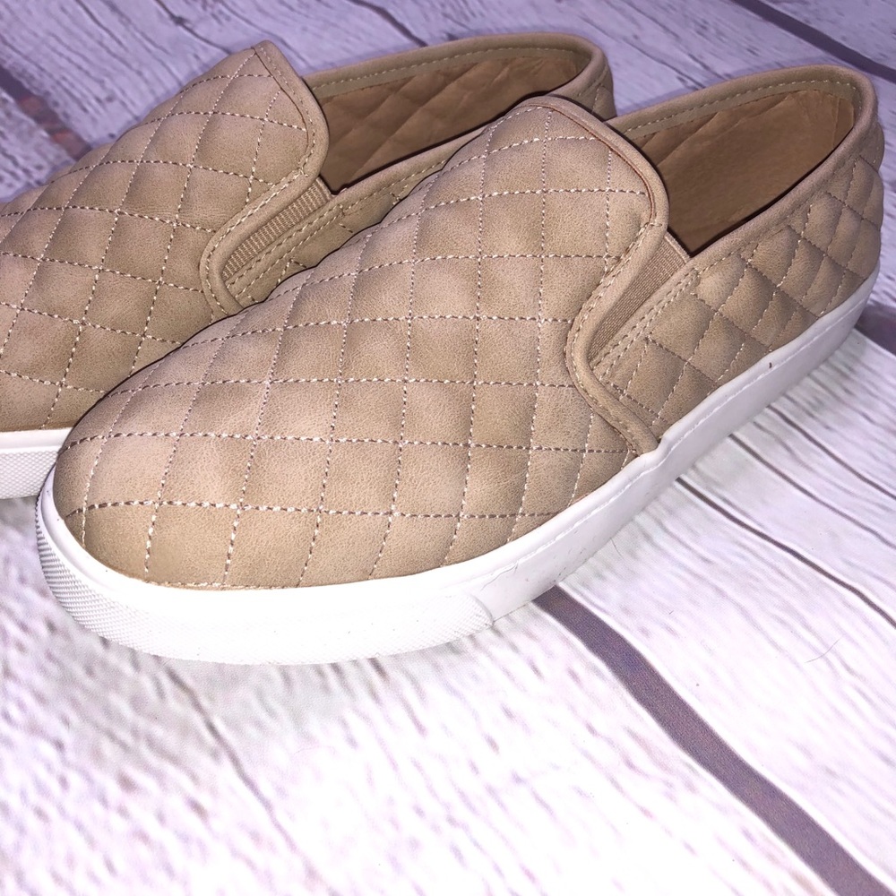 **BRAND NEW** Slide On Sneaker